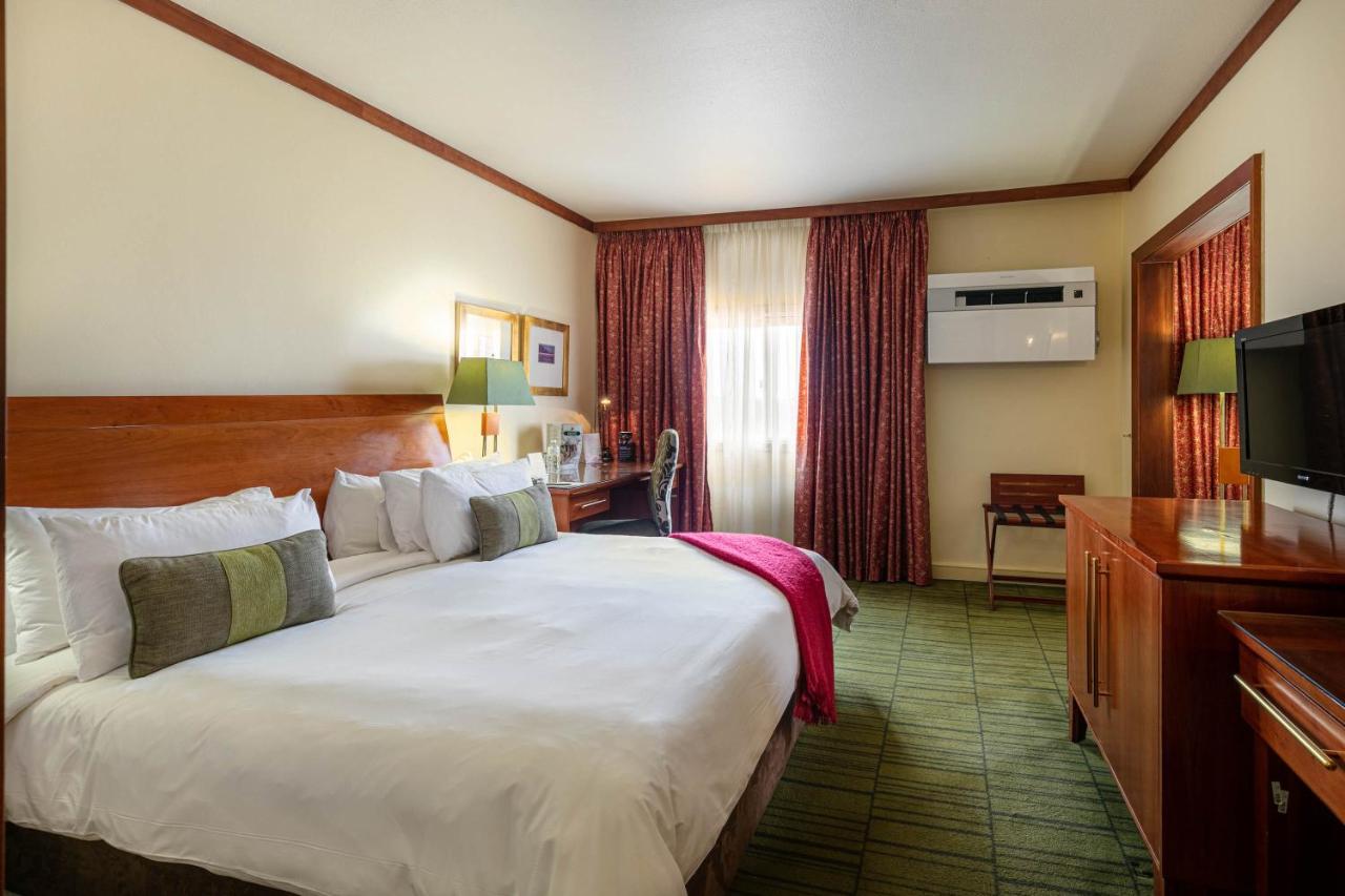 Peermont Walmont At The Grand Palm, Gaborone Hotel Buitenkant foto